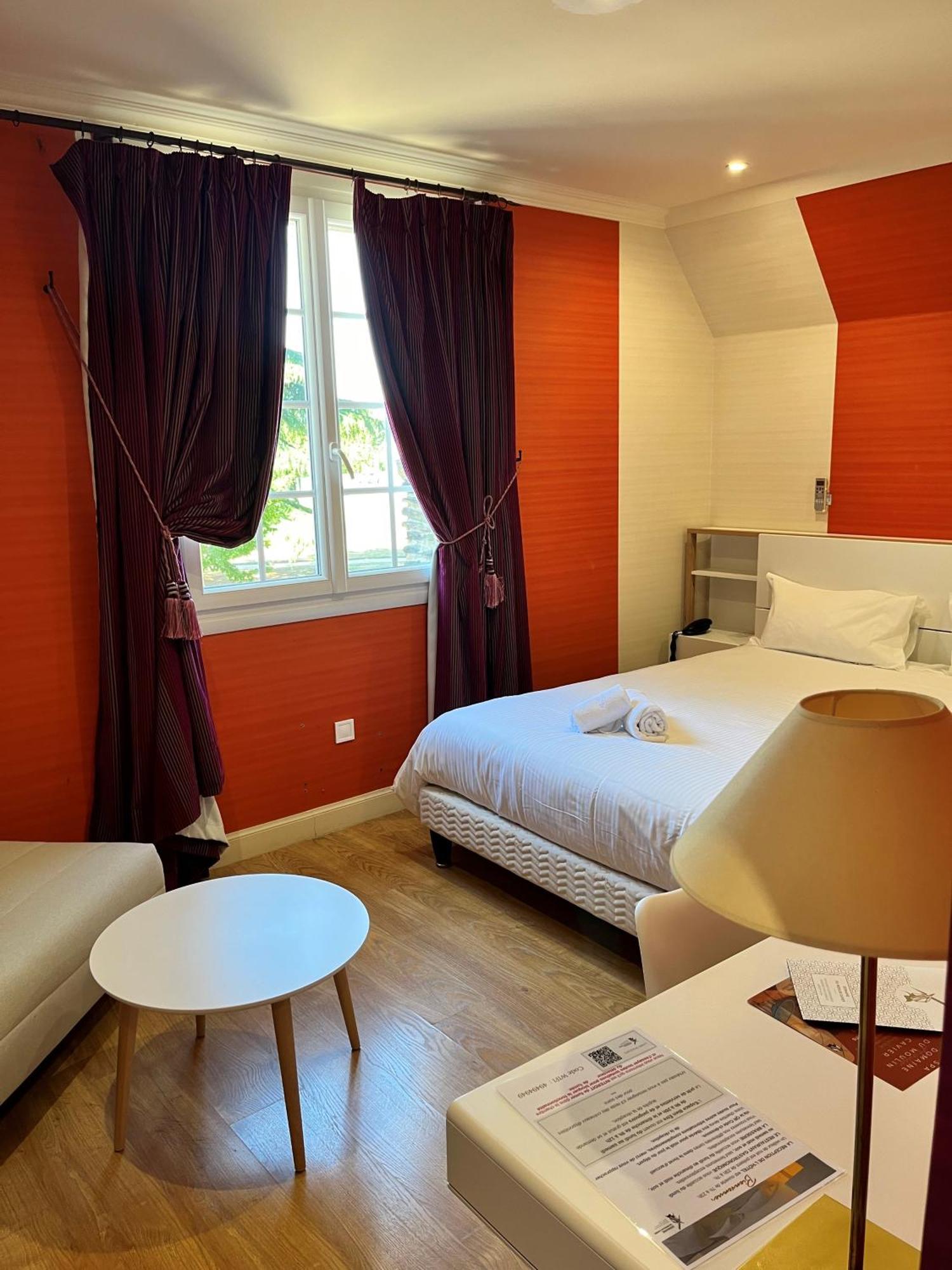Logis Domaine Du Moulin Cavier Otel Avrillé Oda fotoğraf