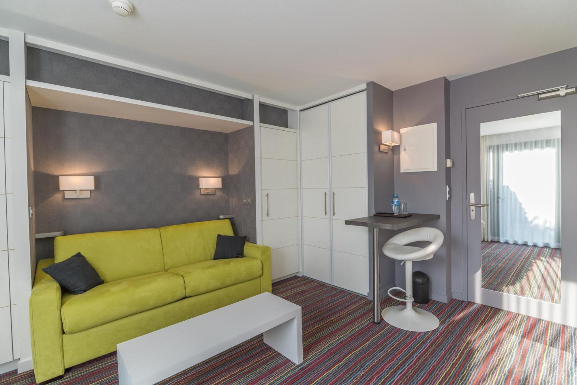 Logis Domaine Du Moulin Cavier Otel Avrillé Dış mekan fotoğraf